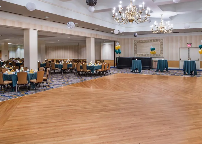 Holiday Inn & Suites Pittsfield-Berkshires By Ihg